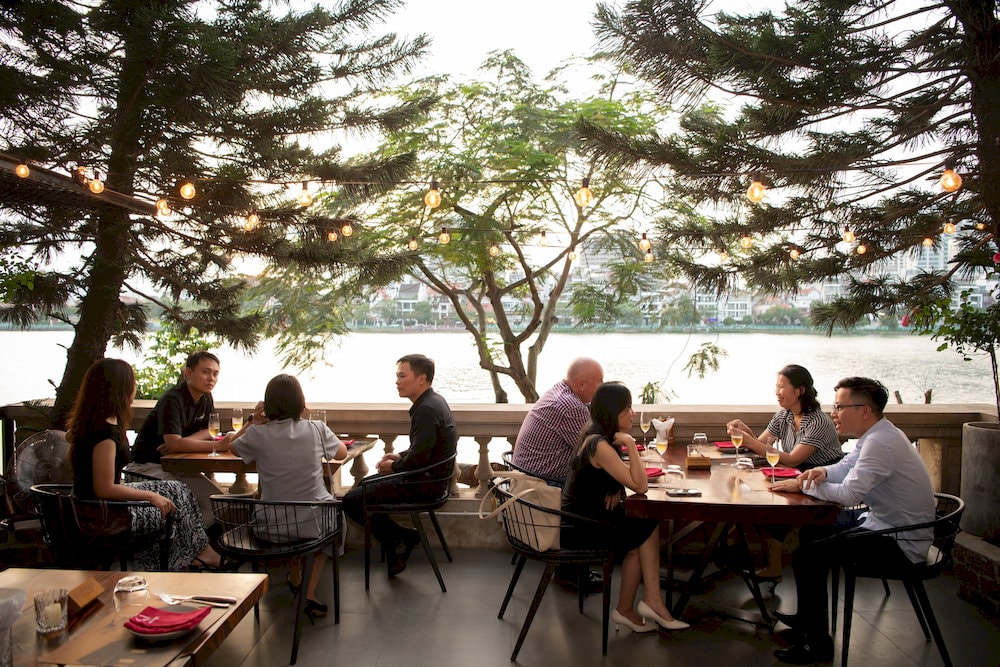 GU 19 blends classic American architecture with relaxing views over West Lake